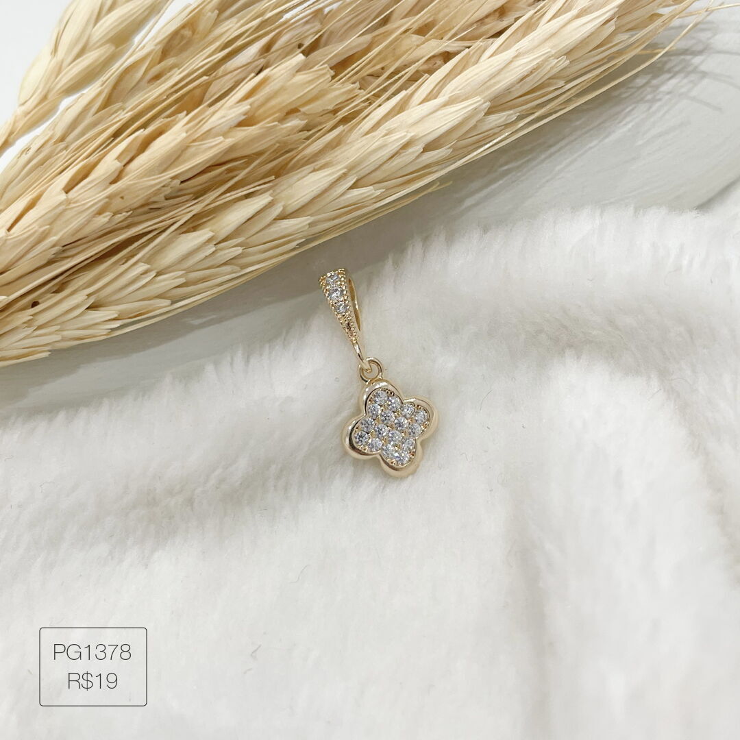 Pingente de Trevo Cravejado Cristal Dourado